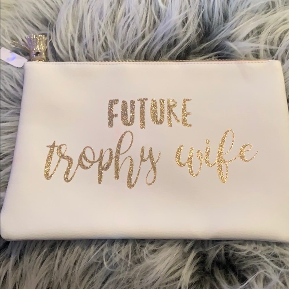 Cute small travel bag. Great for make up etc.